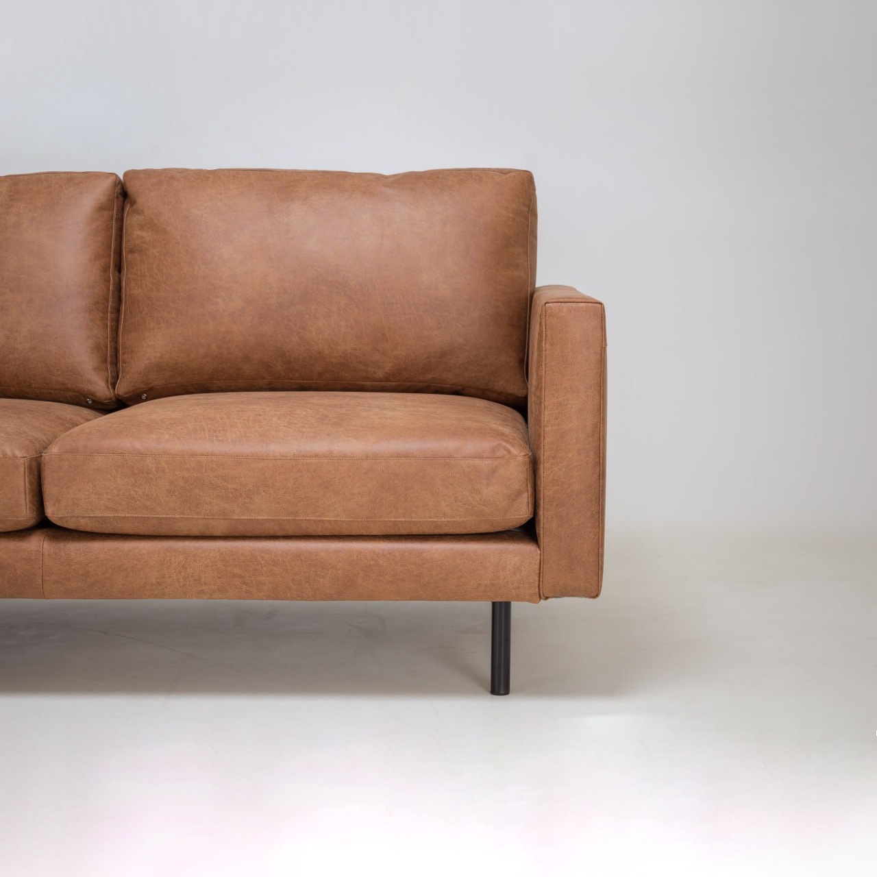 Стильний прямий диван Turku 3-seater на металевих ніжках